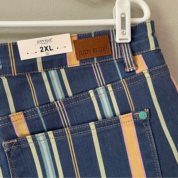NWT Judy Blue Striped High-Rise Frayed Shorts - Picture 7 of 10
